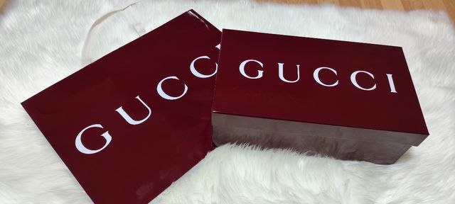 Caja y bolsa Gucci 