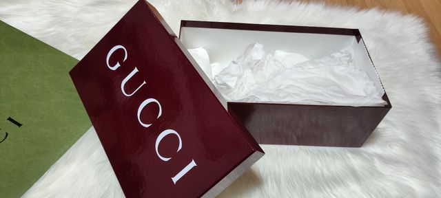 Caja y bolsa Gucci 
