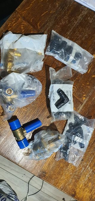 Conjuntos de piezas Uponor nuevas