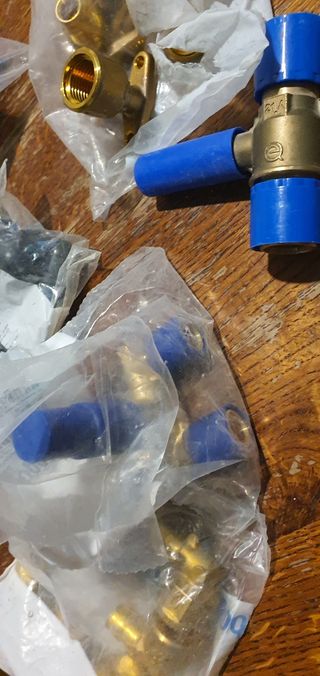 Conjuntos de piezas Uponor nuevas