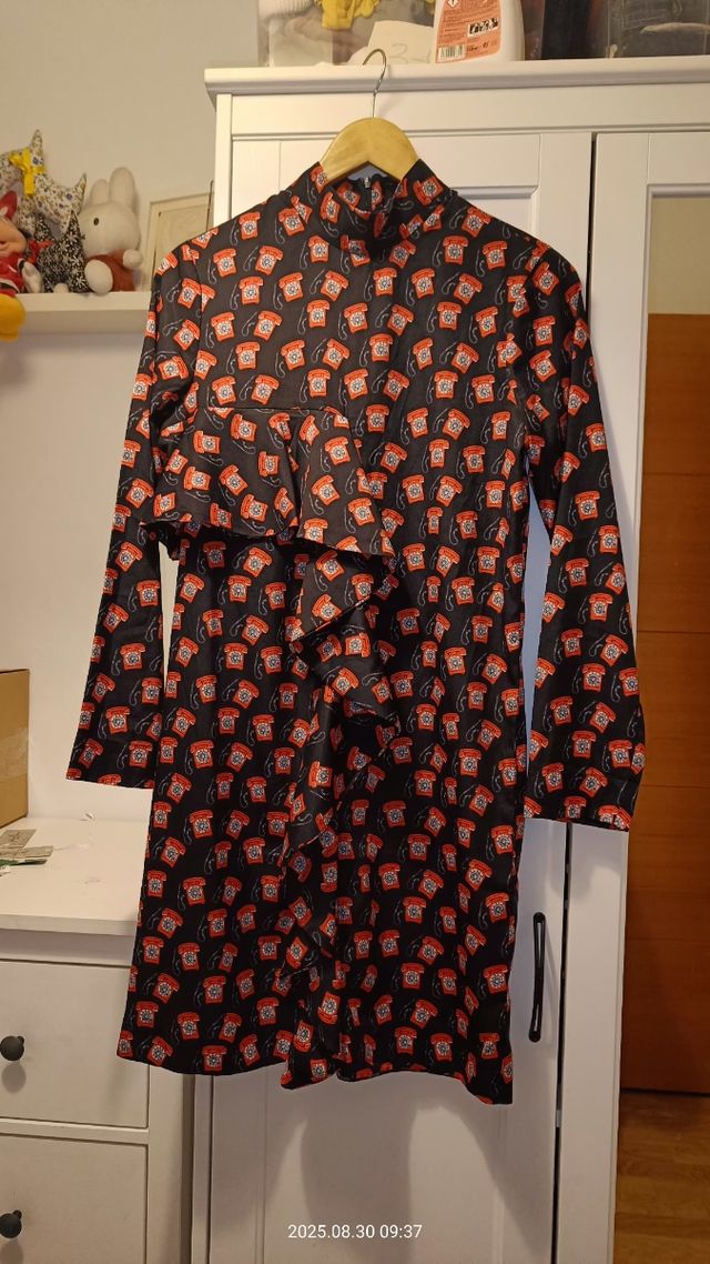 Vestido estampado teléfono rojo