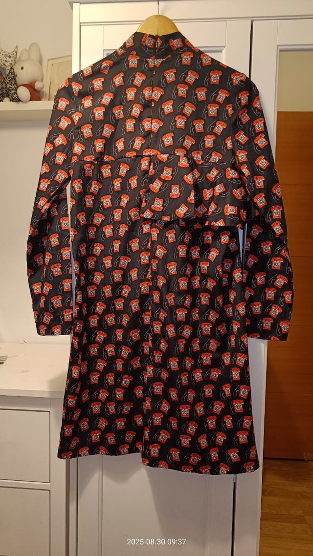 Vestido estampado teléfono rojo