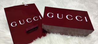Caja y bolsa Gucci