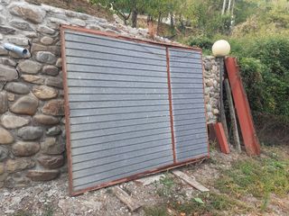 Puerta garaje hierro antigua