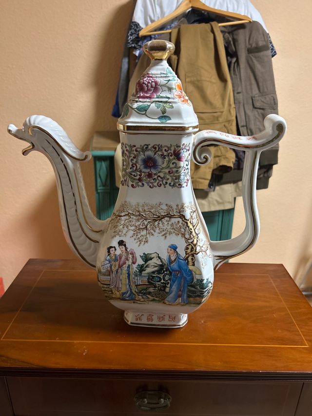 Jarrón porcelana: Decorativo dorado