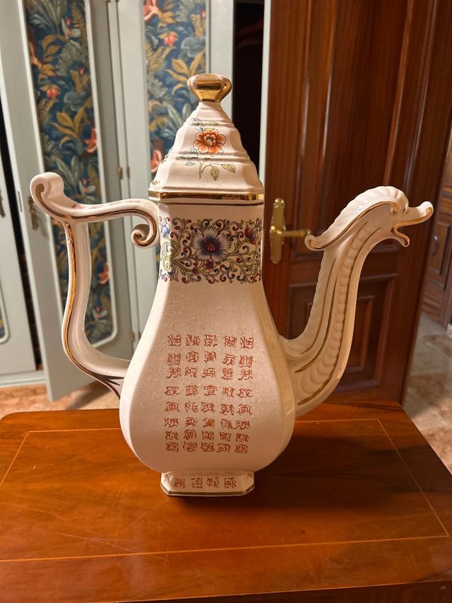 Jarrón porcelana: Decorativo dorado