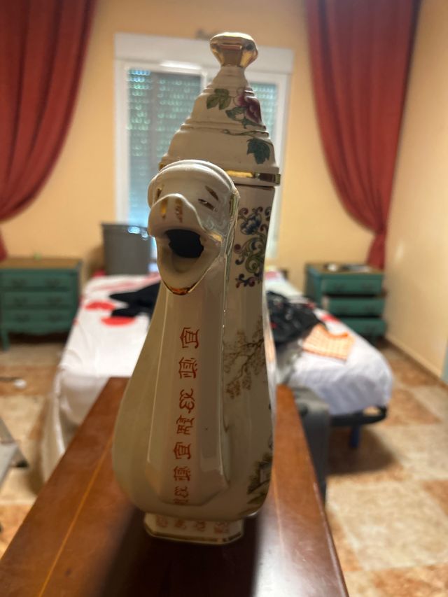 Jarrón porcelana: Decorativo dorado