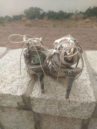 Sandalias tacón Zara serpiente