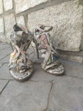Sandalias tacón Zara serpiente