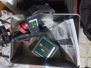 Nivel láser Bosch Quigo + soporte