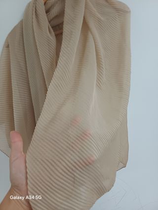 Sciarpa beige plissettata