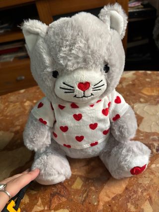 Gato peluche corazones - 30cm