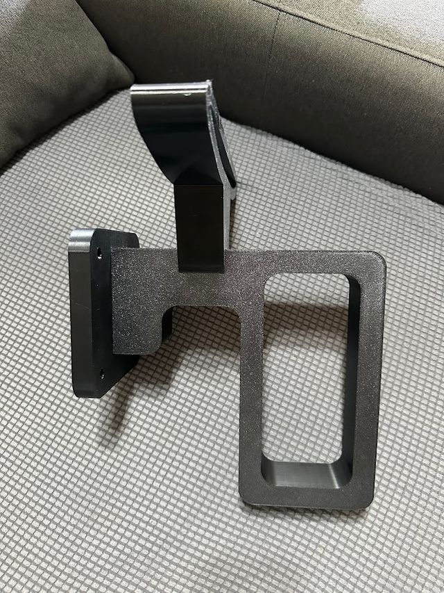 Appendiabiti per casco e abbigliamento moto