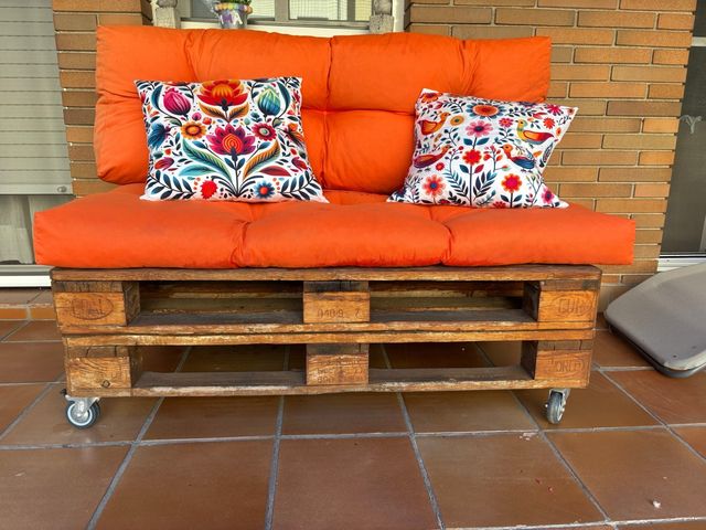 2 sofás de paletes de madeira - Laranja