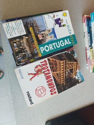 Diferentes guías de Viaje: Praga, Finlandia, Portu