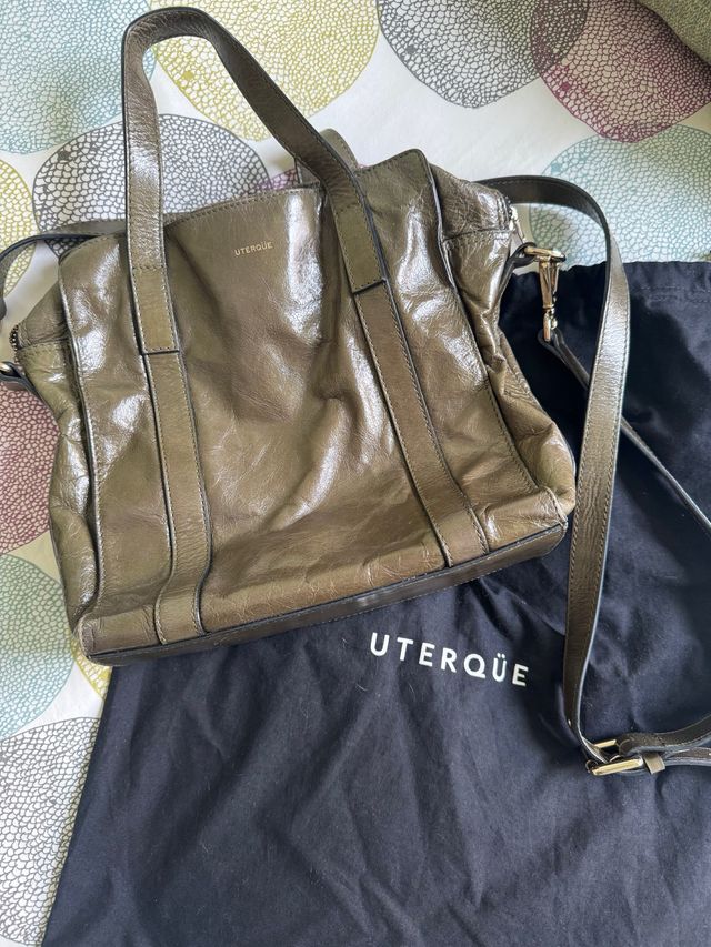 Bolso Uterqüe acharolado doble asa