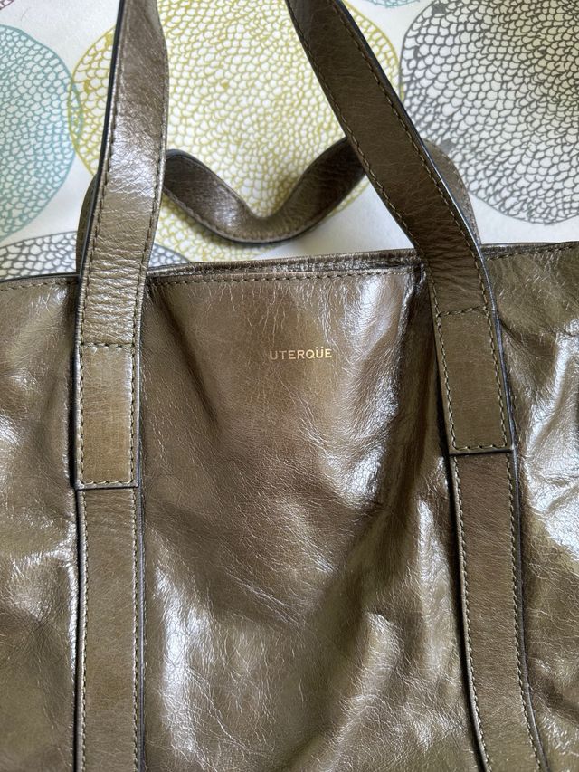 Bolso Uterqüe acharolado doble asa