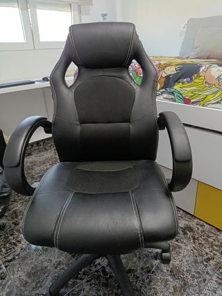 Silla gaming negra - Oficina