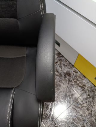 Silla gaming negra - Oficina