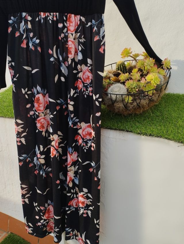 Vestido largo floral negro