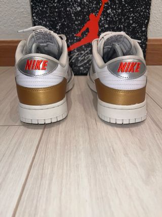 Nike Dunk Low Metálicas Doradas y Plateadas