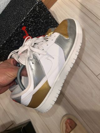 Nike Dunk Low Metálicas Doradas y Plateadas