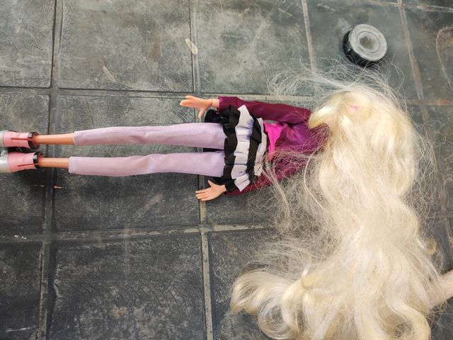 Bambola capelli biondi