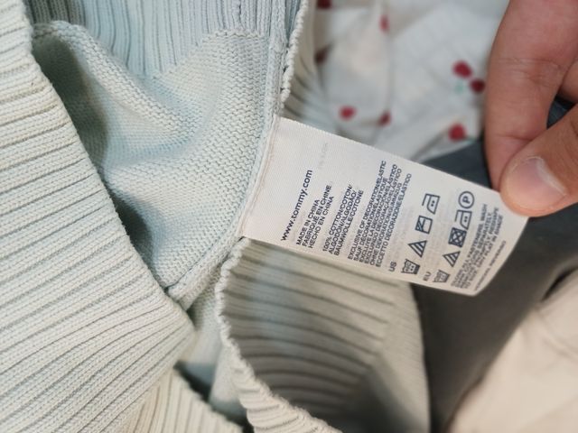 2000's light turtleneck tommy hilfiger sweater