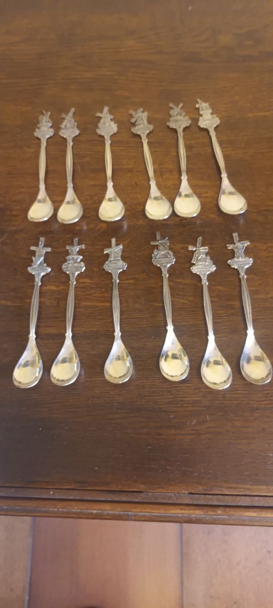 12 Cucharitas de Plata.