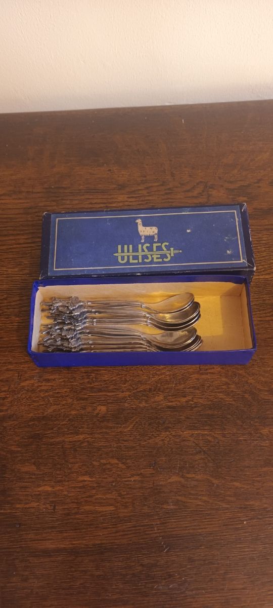 12 Cucharitas de Plata.