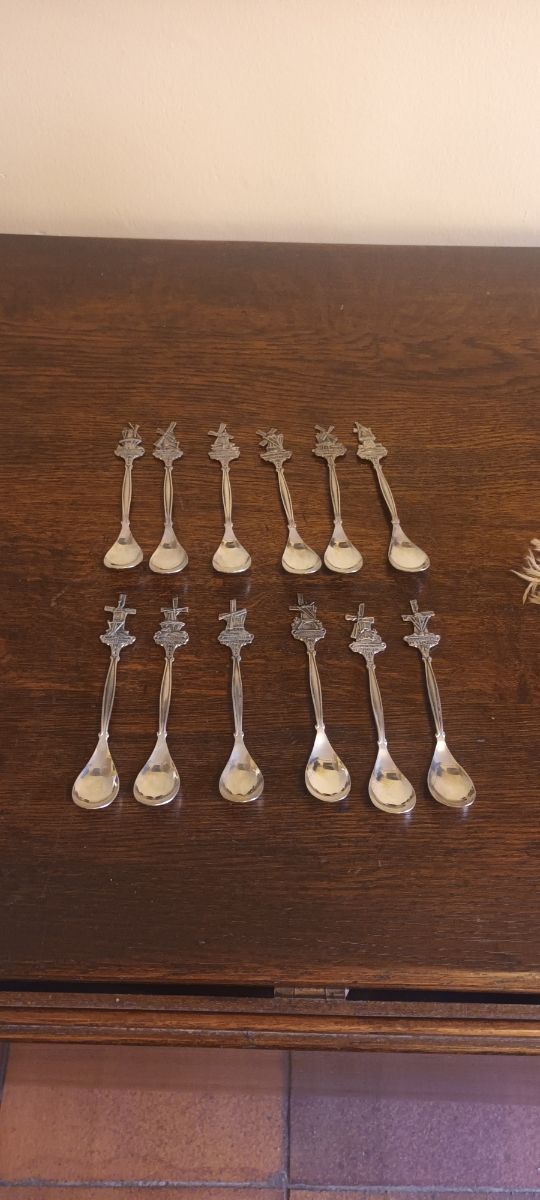 12 Cucharitas de Plata.