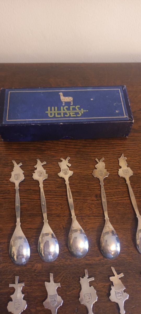 12 Cucharitas de Plata.