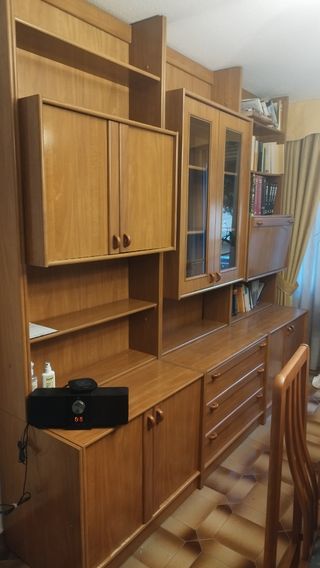 Mesa comedor ovalada + 6 sillas + estantería 