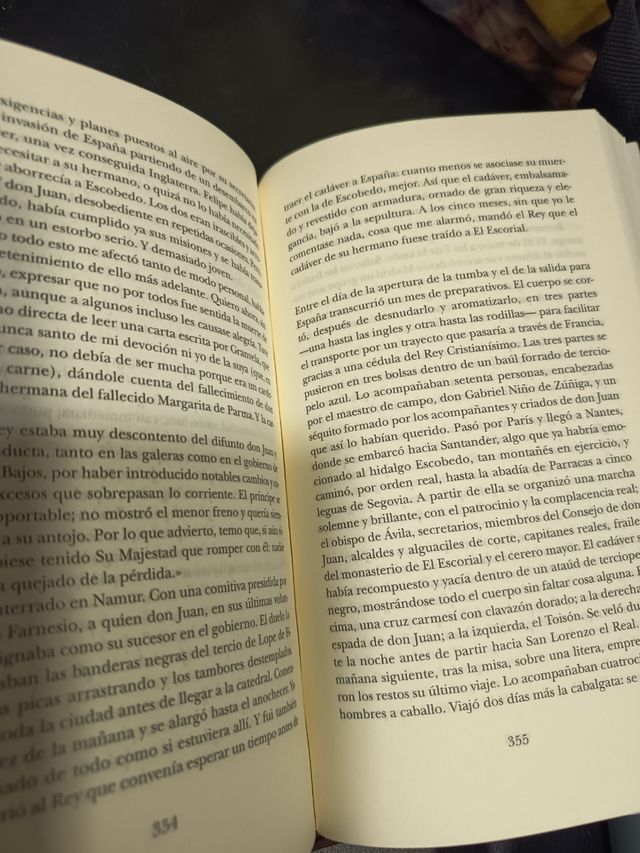 El pedestal de las estatuas