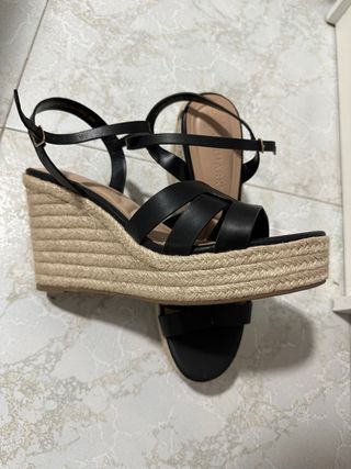 Sandalias cuña Primark negras 41