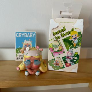 Figura Popmart Crybaby - Hand in Hand