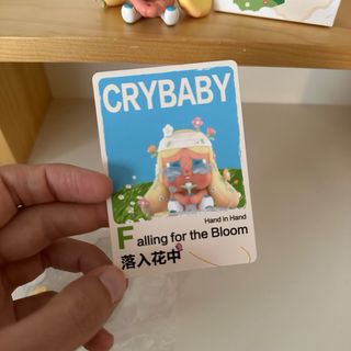 Figura Popmart Crybaby - Hand in Hand