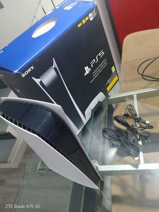 PS5 Digital Edition - Blanca y Negra