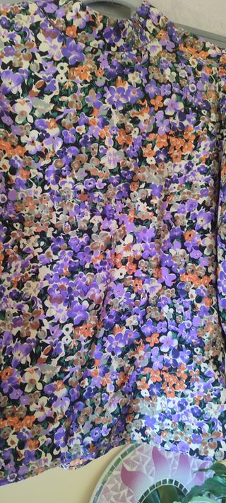 Blusa Stradivarius flores multicolor