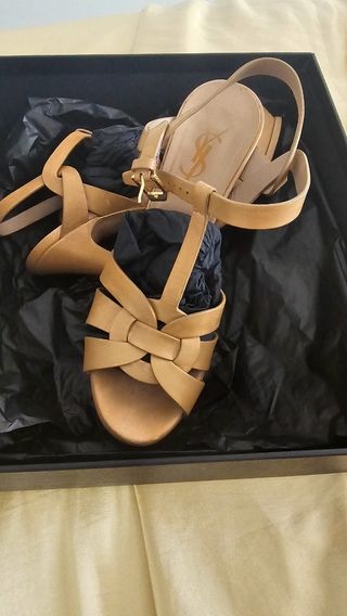 Yves Saint Laurent Sandalias Beige