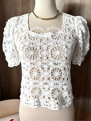 Top blanco calado