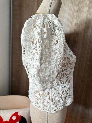 Top blanco calado