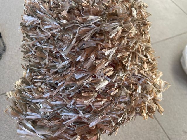 Sombrero vintage beige y dorado