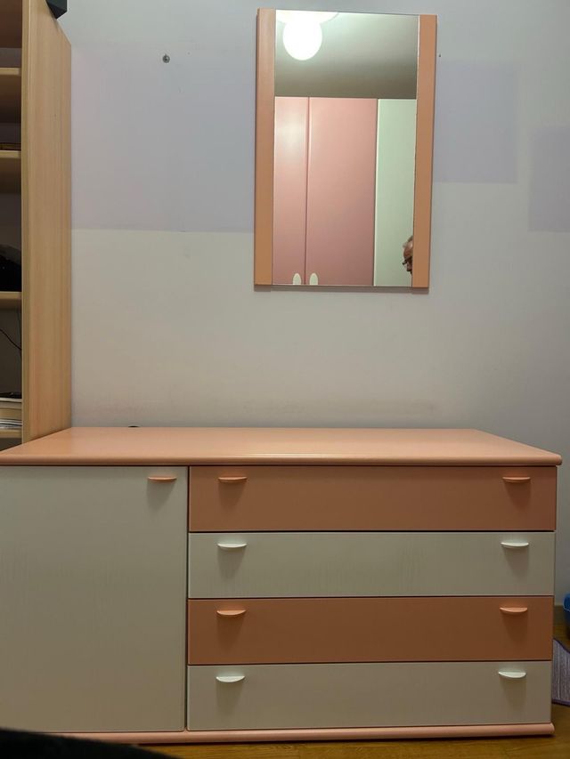 Cameretta bimbo: mobile + specchio