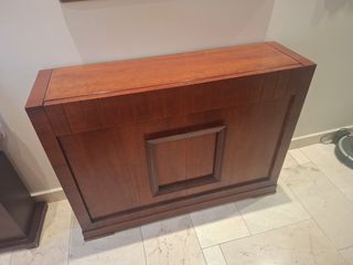 Mueble madera marrón entrada