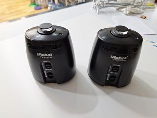 2 Faros iRobot Roomba