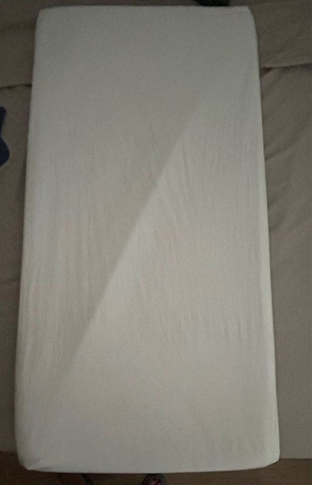 Colchón cuna Ecus Care 120x60 con protector/sábana