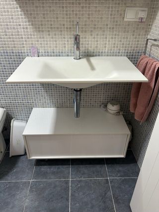 Lavandino da bagno moderno - Rubinetto in argento