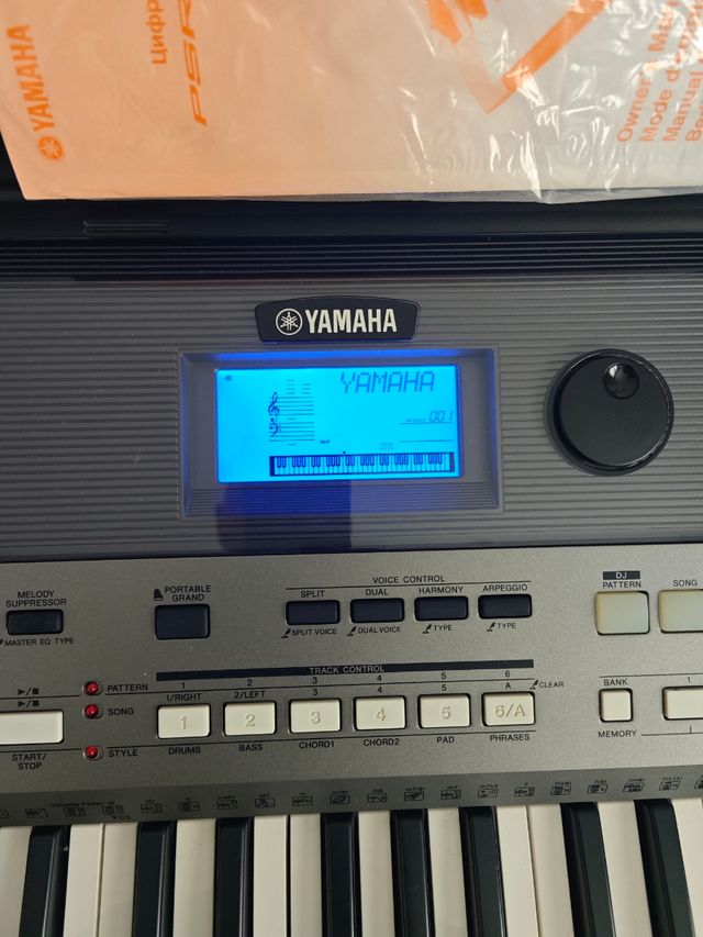 Yamaha PSR-E443