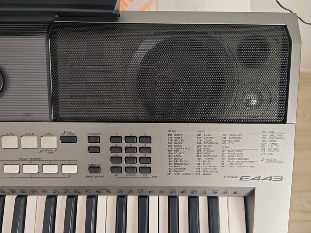Yamaha PSR-E443